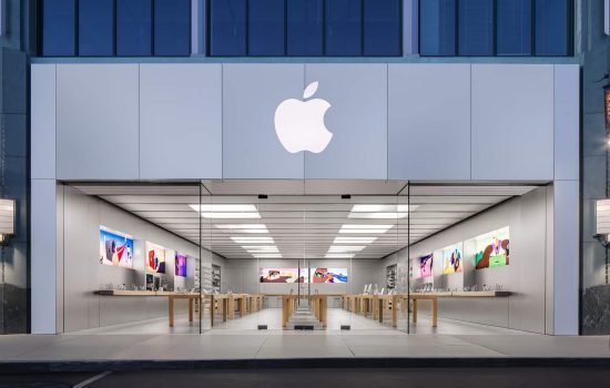 Дізнайтеся, чому офіційний Apple Store ще не з’явився в Україні та які фактори впливають на відкриття таких магазинів у нових країнах.