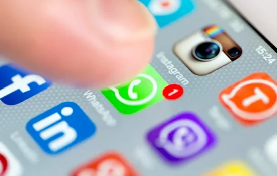 Дізнайтеся, як створити групу у WhatsApp, щоб зручно спілкуватися з друзями, родиною чи колегами в одному чаті.