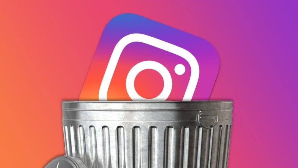 Користувач тримає в руках smartphone із відкритим додатком Instagram на екрані