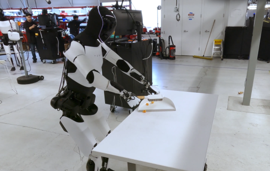 Гуманоїдний робот Tesla Optimus